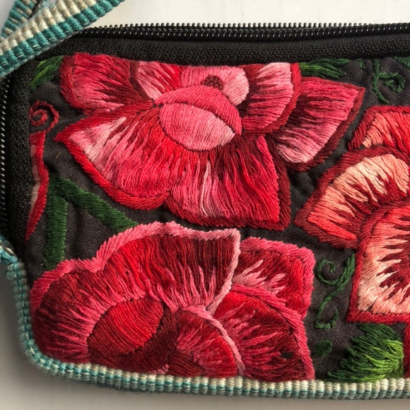 Zunil hupil Guatemalan wristlet wallet - Picture 6 of 8